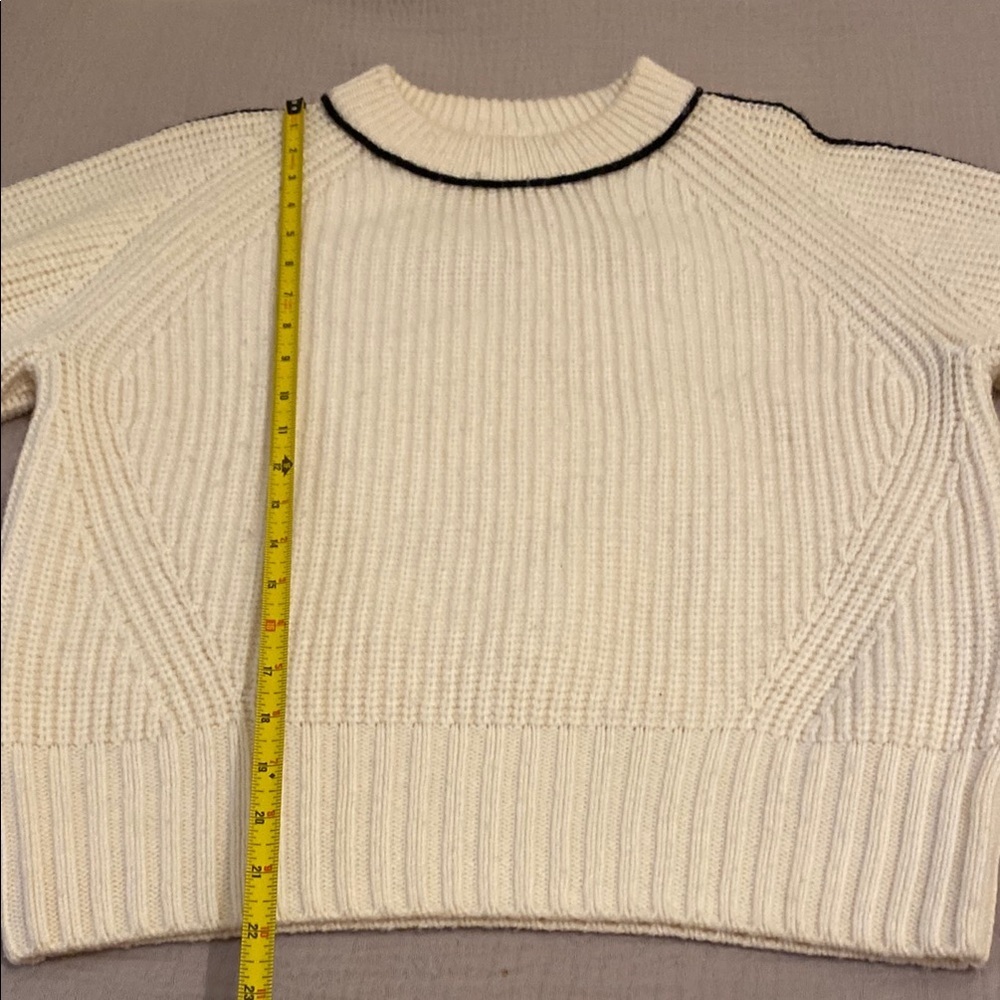 H&M Cozy Cream Sweater. Size XS - Picture 6 of 7